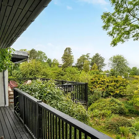 4 Bedroom Beautiful In Asnaes